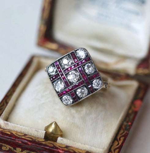 Bague ancienne Damier Diamants et Rubis Calibrés