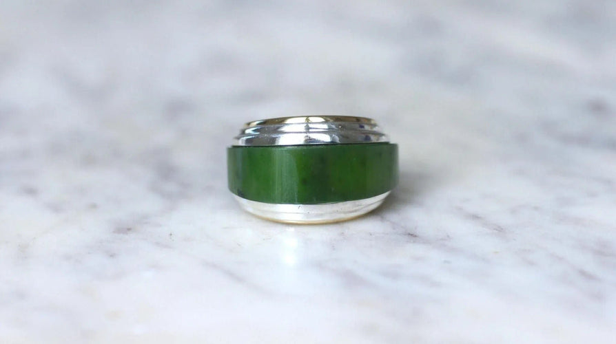 Bague 52 Bague Puiforcat par André Vassort Jade sur Or et Argent 58 Facettes