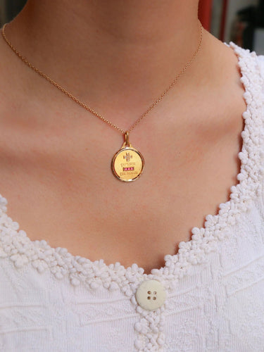 Pendentif Médaille amour Augis grand modèle Plus qu'hier moins que demain or jaune diamant rubis 58 Facettes J481
