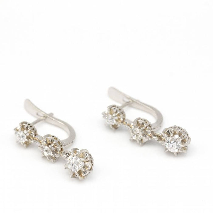 Boucles d'oreilles Boucles d'oreilles en platine et diamants 58 Facettes D362767RR