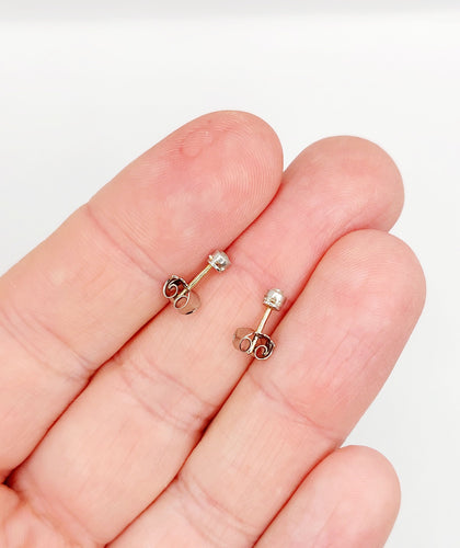 Boucles d'oreilles Puces d'oreilles diamants taille ancienne en or blanc 18k et platine 58 Facettes A04402