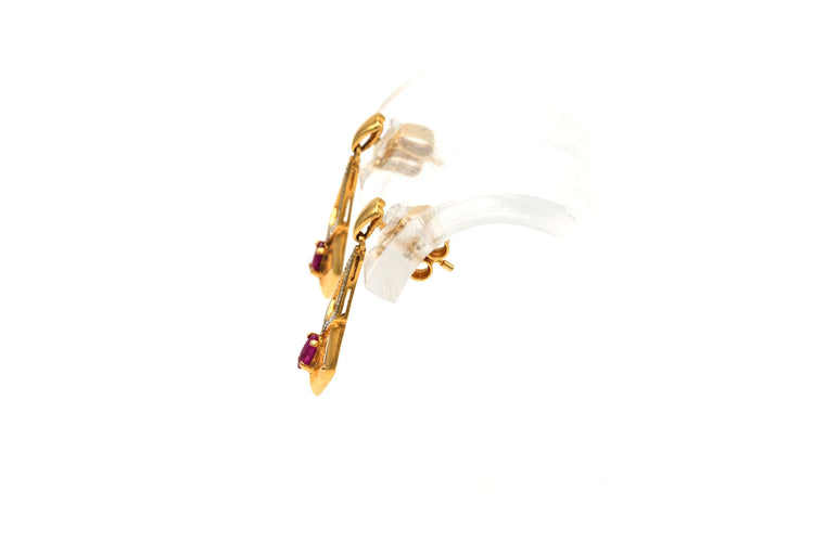 Boucles d'oreilles Boucles d'oreilles contemporaines en or jaune, serties de diamants et de rubis 58 Facettes 18367