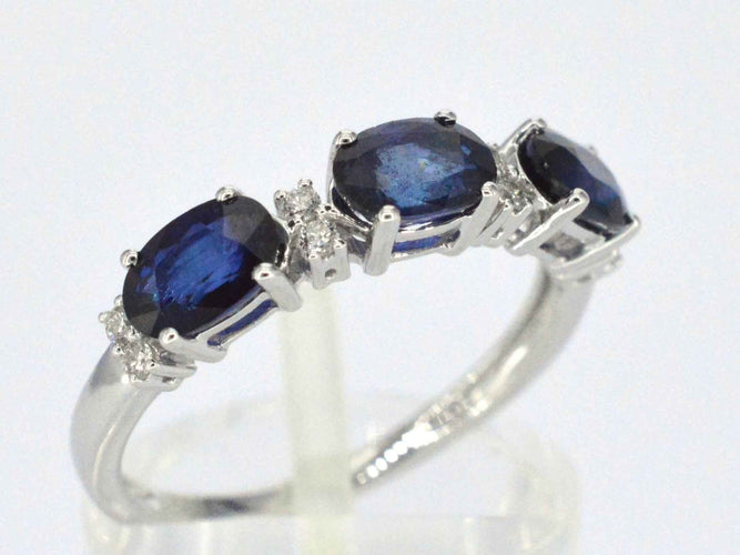 Bague Bague en or blanc avec diamants et saphir 58 Facettes 2122