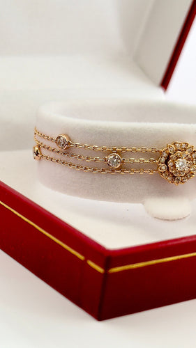 Bracelet Garrard - Bracelet  pétales de roses, or rose et diamants 58 Facettes