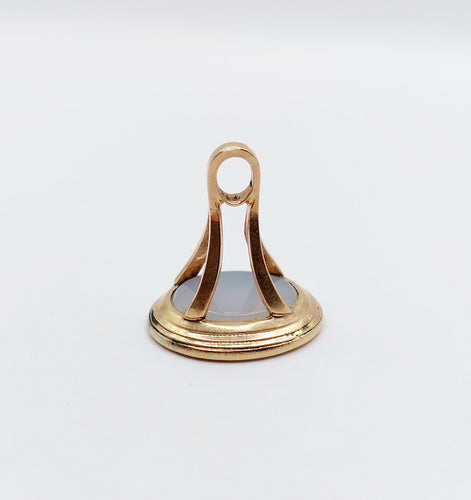 Pendentif sceau antique en or rose 14k et agate blanche