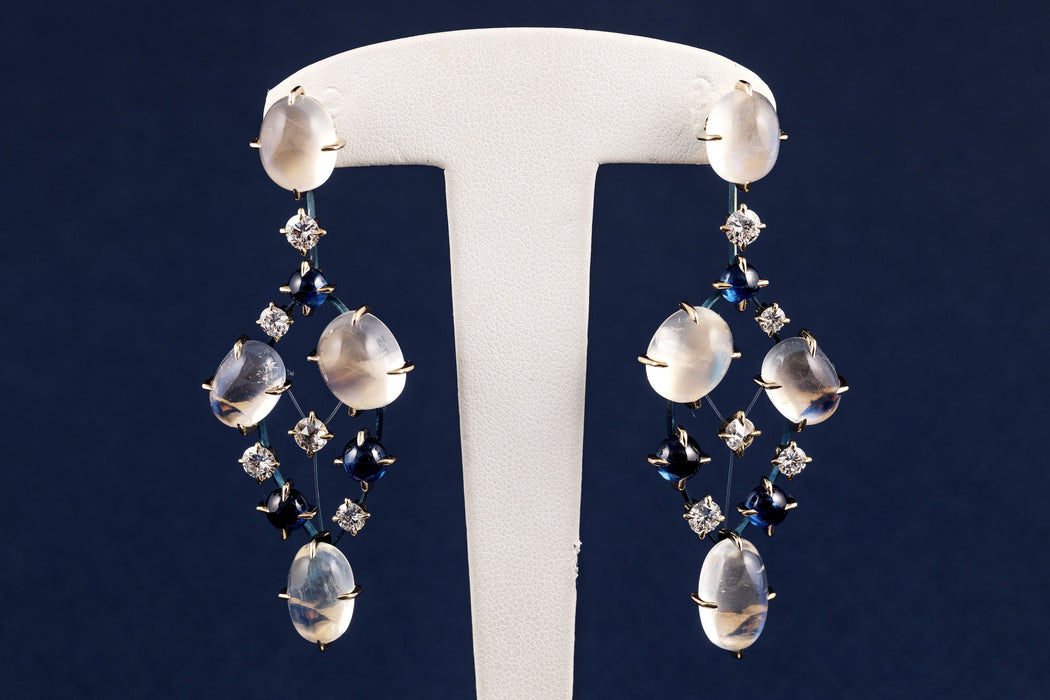 Pendants d'oreilles titane, pierre de lune, saphirs et diamants