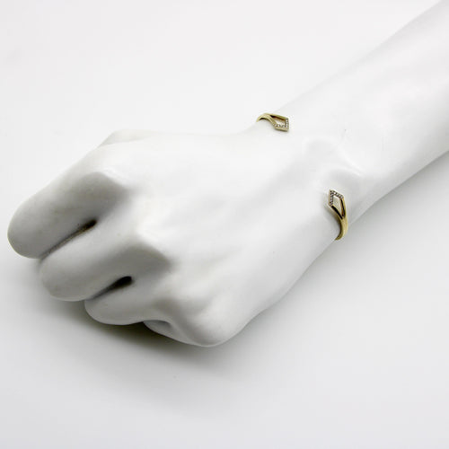 Bracelet Bracelet manchette en or jaune avec pointe de diamant par Kimberly Doyle 58 Facettes A2001T