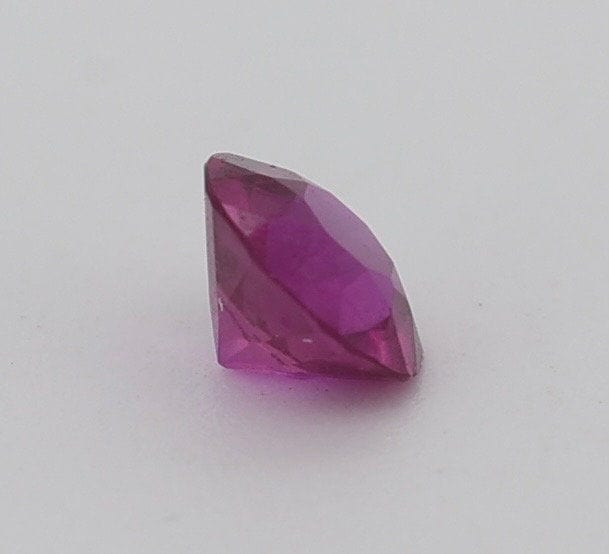 Gemstone Rubis 0.35cts non chauffé non traité SANG DE PIGEON venant de Birmanie 58 Facettes 439