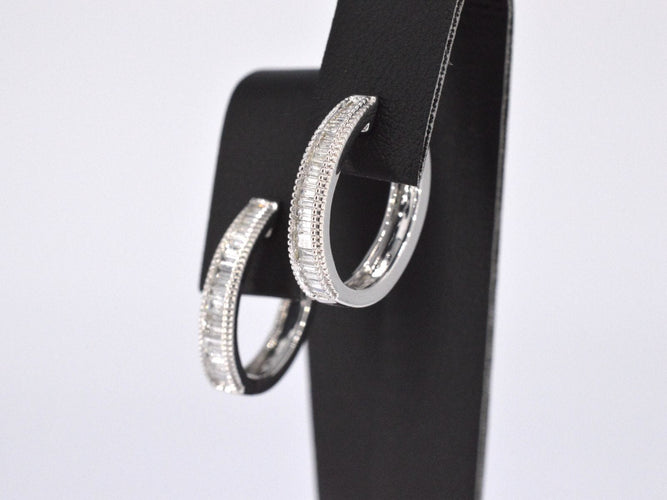 Boucles d'oreilles Boucles d'oreilles en or blanc avec diamants taille baguette 58 Facettes 2160