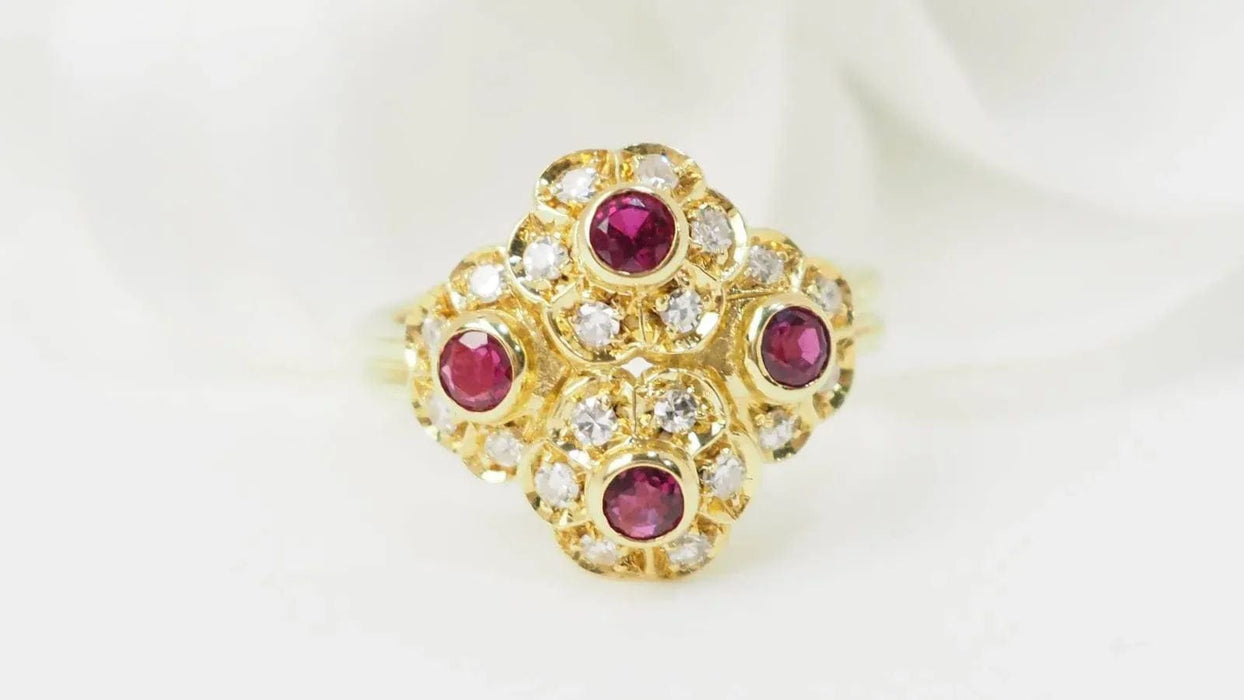 Bague 50 Bague marguerite en or jaune rubis et diamants 58 Facettes 32803