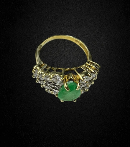 Bague en forme de goutte ornée d'émeraude et de diamants