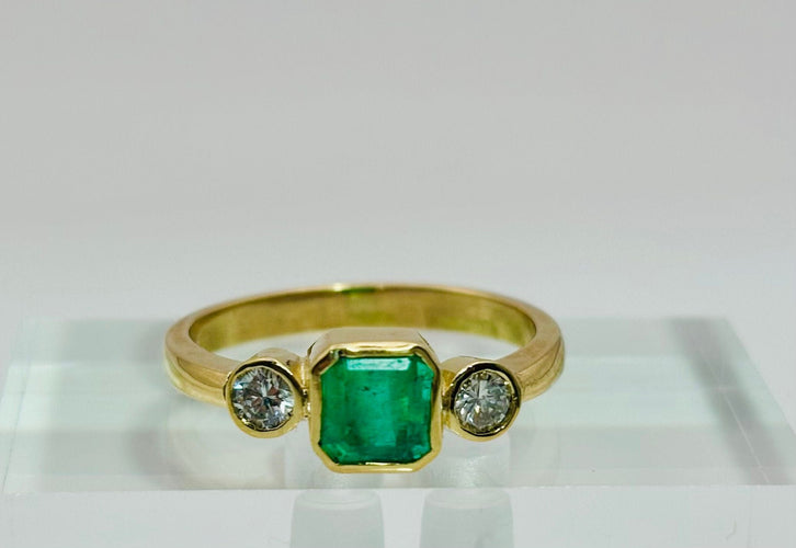 Bague Bague esmeralda 1.0 ct et diamants 0.50 ct en or jaune 18k 58 Facettes 50283