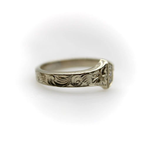 Bague 14K White Gold Hand Engraved Lucky Nail Ring with Diamonds 58 Facettes