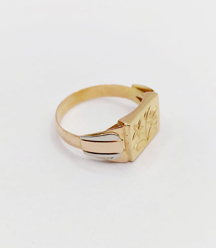 Bague 55.5 Bague chevalière antique fleurs finement ciselées en trois ors 18k 58 Facettes A06432