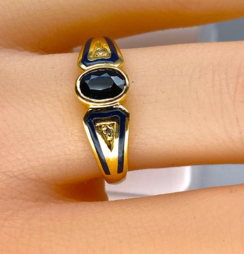 Bague saphir ovale et diamants en or jaune 18 carats et émail