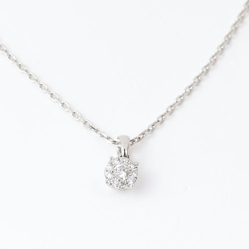 Collier en or blanc avec pendentif en diamant taille brillant