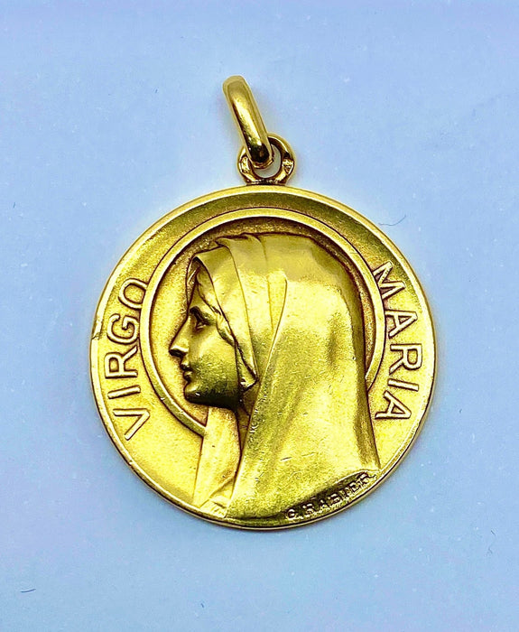 Médaille en or jaune représentant la Vierge Marie, signée G. Rabier