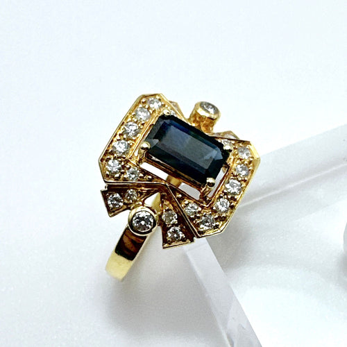 Bague 53 Bague Art Déco en or jaune avec diamants et saphir central. 58 Facettes 50391