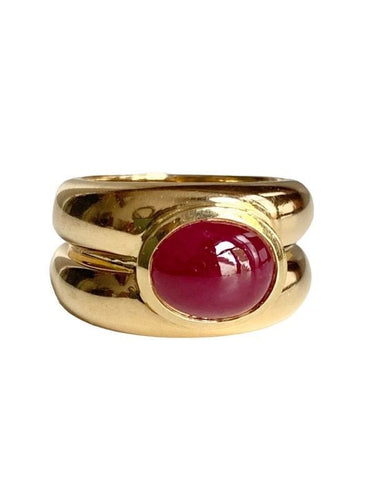 Bague 54 Importante bague, en or jaune 18k et rubis 58 Facettes