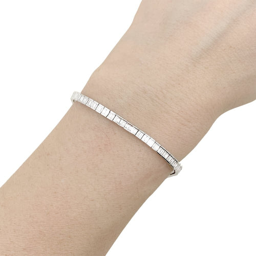 Bracelet Bracelet ligne, or blanc et diamants taille baguette. 58 Facettes 34841