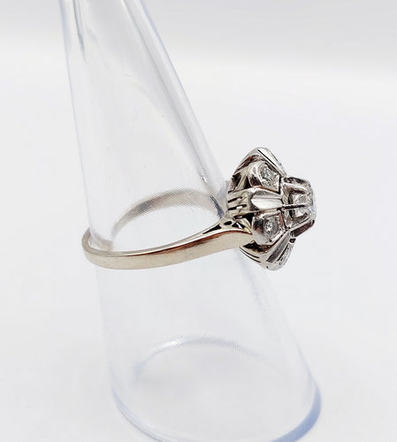 Bague 52.5 Bague fleur art deco or blanc 18k et 0,50 carats de diamants 58 Facettes A06179