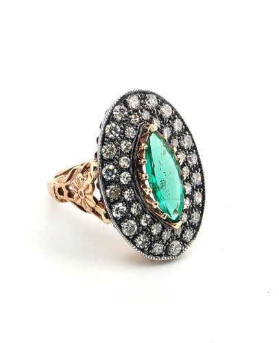 Bague en or jaune bas et argent avec émeraude et diamants