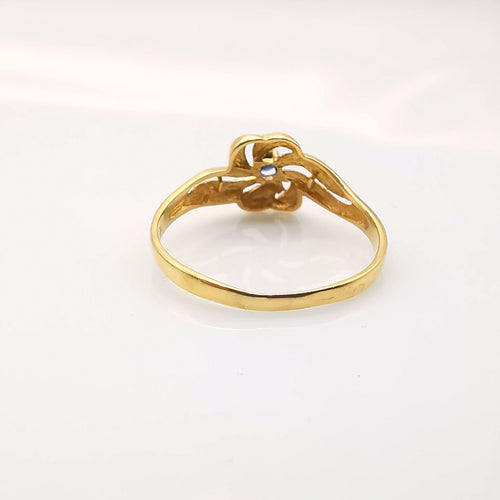 Bague 57 Bague florale or et saphir 58 Facettes