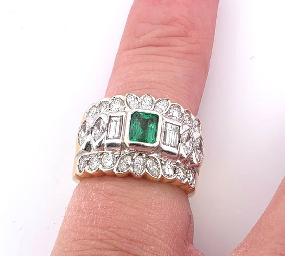 Bague 52 Bague en or jaune et blanc 18 carats avec émeraude et diamants 58 Facettes