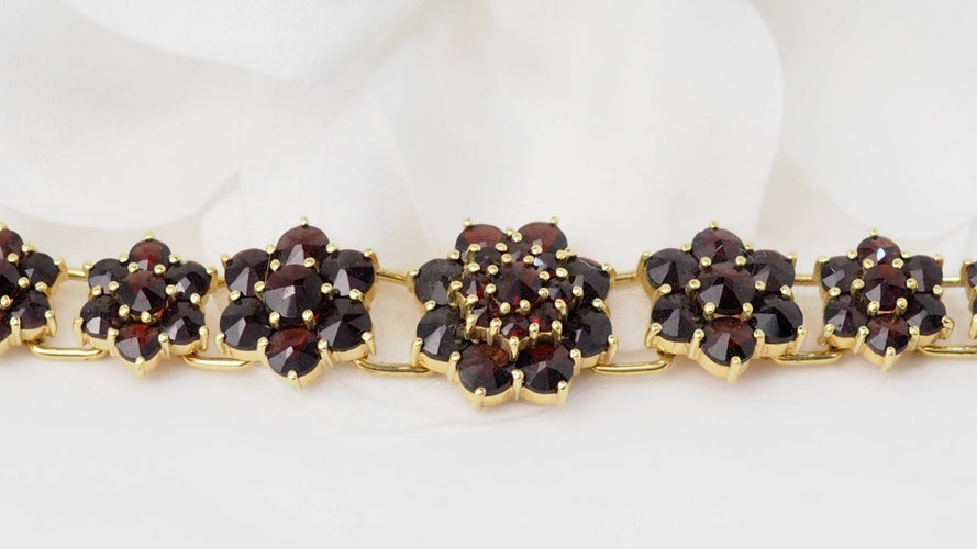 Bracelet Bracelet vintage en or jaune et grenat 58 Facettes 29414
