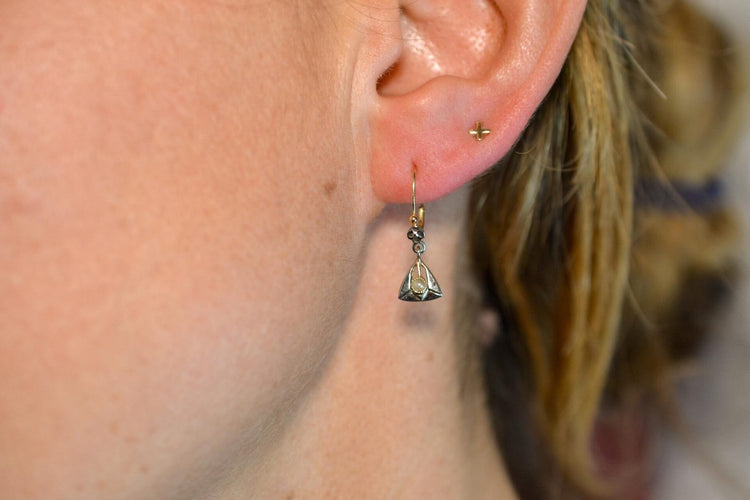 Boucles d'oreilles Dormeuses 2 Ors demi perles 58 Facettes 3701