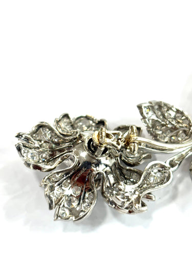 Broche Broche florale rétro en or blanc et diamants – années 40 58 Facettes E31