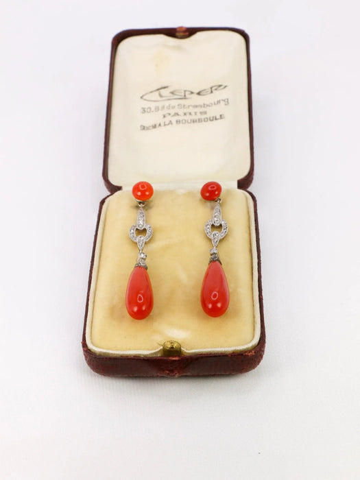 Boucles d'oreilles pendantes Art Deco corail rouge diamants taille rose