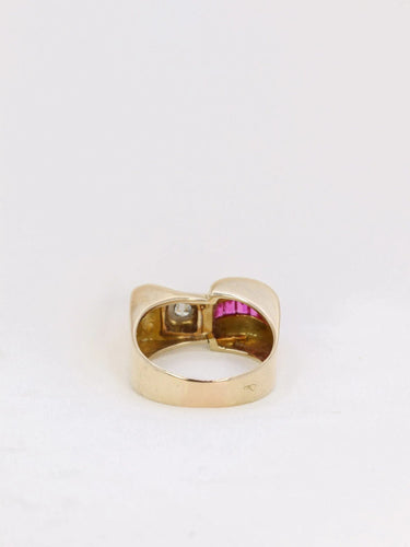 Bague 57 Bague tank en or, platine, diamants et rubis calibrés 58 Facettes J138