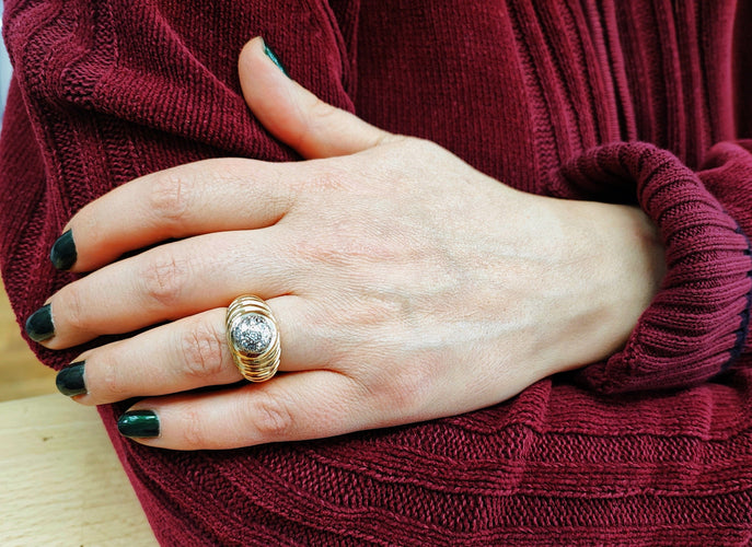 Bague jonc godronnée pavée en or jaune et or blanc, diamants 0,20 ct