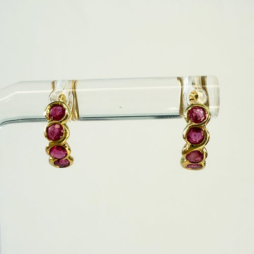 Boucles d’oreilles n° 19 en or jaune 18 carats et rubis