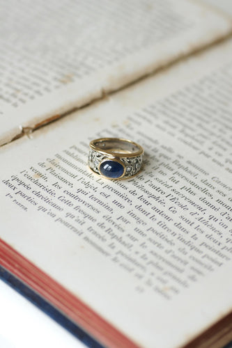 Bague 53 Bague or jaune et argent, saphir cabochon, diamants 58 Facettes