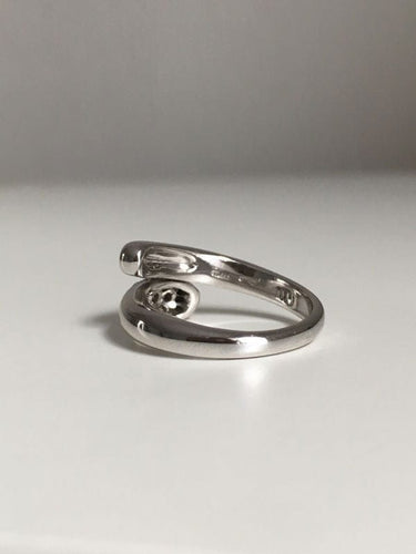 Bague 50 Bague BVLGARI modèle Astrea en or blanc 18K et diamants 58 Facettes