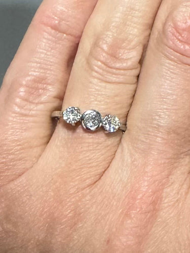 Bague or blanc trilogie diamants