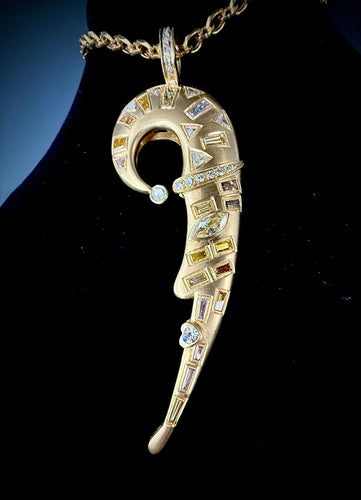 Pendentif Pendentif en forme de lune en or jaune serti de diamants avec mélange de tailles 58 Facettes