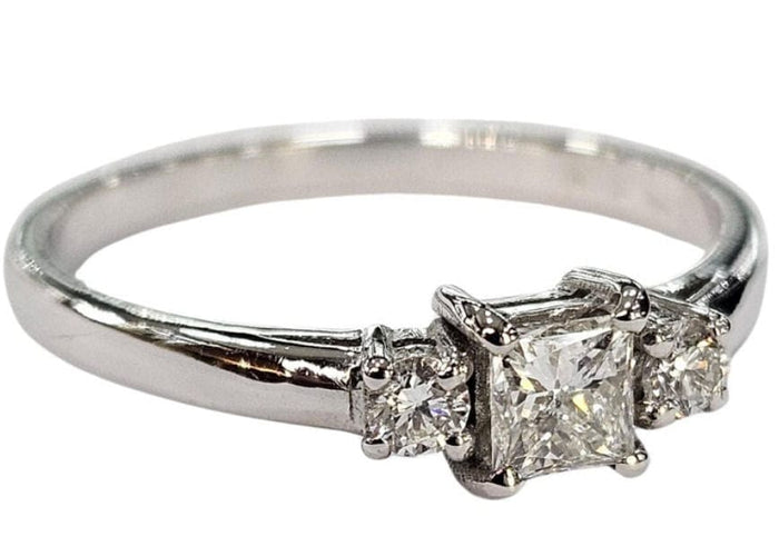 Bague Bague en or blanc faite main, diamant naturel taille princesse 58 Facettes E01