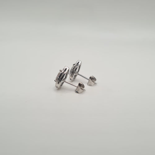 Boucles d'oreilles Boucles d'oreilles en or blanc 18 carats serties de diamants naturels 58 Facettes