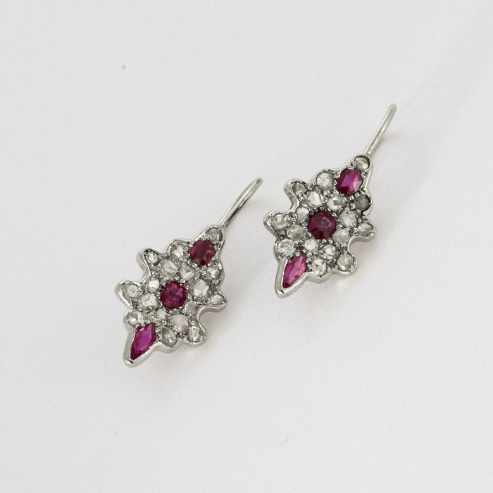 Boucles d'oreilles Boucles d'oreilles en or blanc diamants et rubis 58 Facettes LP782/13