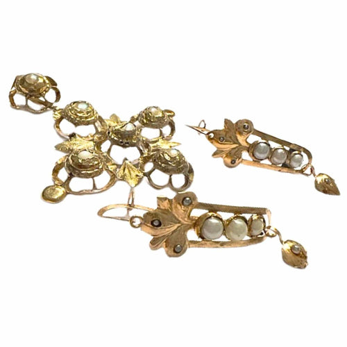 Boucles d'oreilles Conjunto de broche y pendientes con perlas de oro 58 Facettes Q43B
