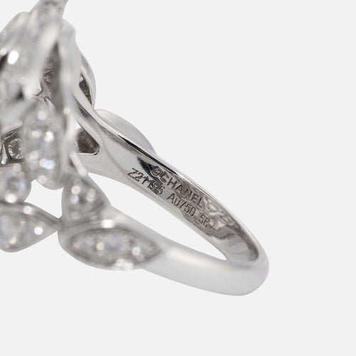Bague 56 CHANEL - Bague Bouton de Camélia en or blanc et diamants 58 Facettes