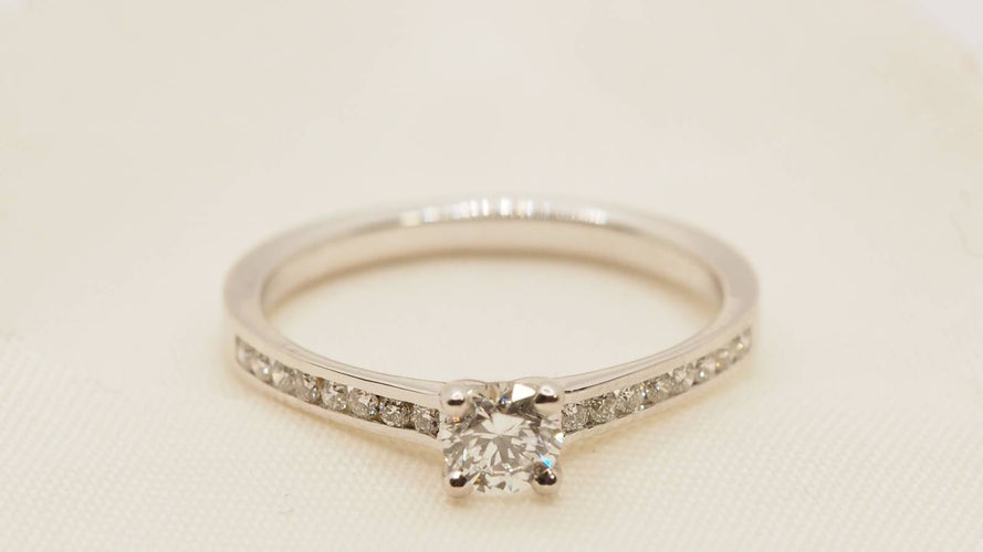 Bague 52 Bague solitaire en or blanc et diamant 58 Facettes 29611/29444