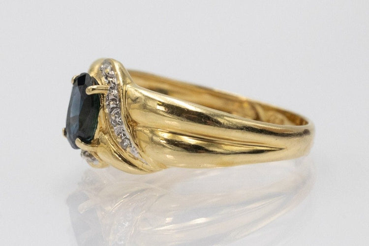 Bague Bague vintage française en or avec saphir et diamants. 58 Facettes 11258