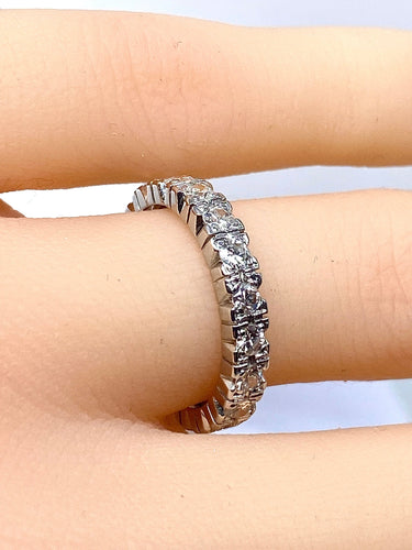 Bague 49 Alliance en platine sertie de 19 diamants 58 Facettes AB589