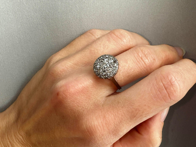 Bague 52 Bague Art Déco en or blanc et diamants 58 Facettes