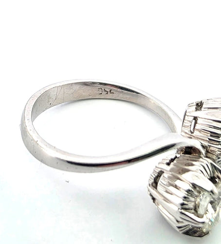 Bague en or blanc avec diamants