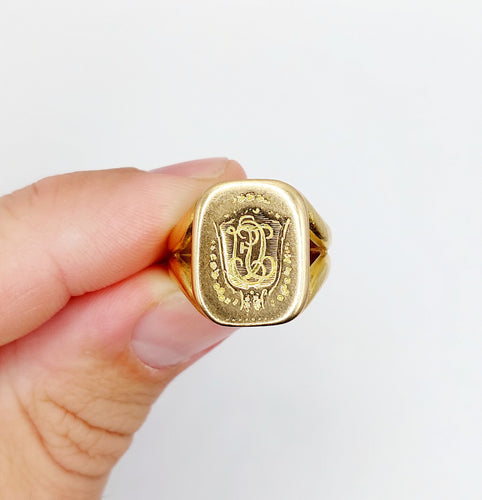 Bague 54 Chevalière antique or jaune monogrammée "Esto vir" 58 Facettes A05725